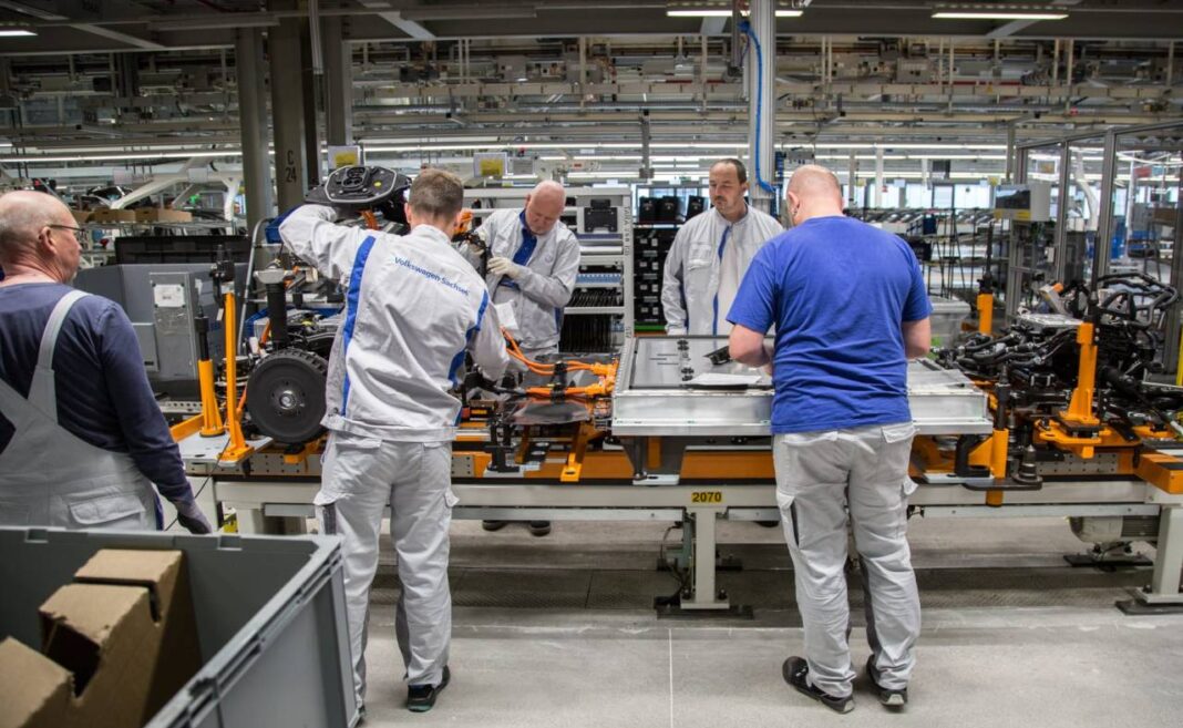 Economica.net - Volkswagen investește două miliarde de euro într-o nouă uzină pentru mașini electrice