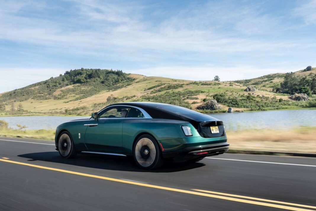 Economica.net - Rolls-Royce își avertizează clienții: revânzarea pentru profit a modelului Spectre atrage intrarea pe „lista neagră”